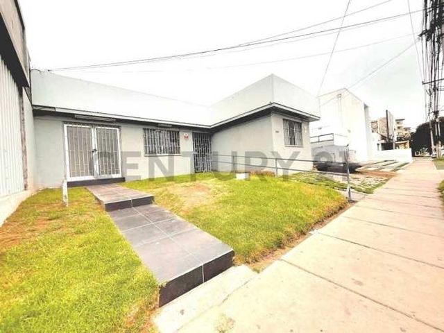 Se arrienda local comercial en  Av El Santo