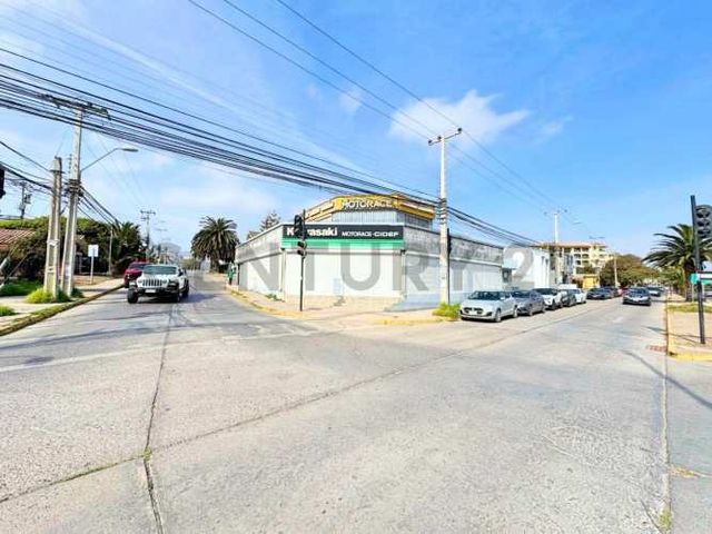 Se arrienda local comercial en Av. El Santo