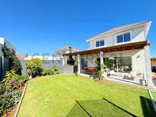 Se vende espectacular casa en Serena Golf