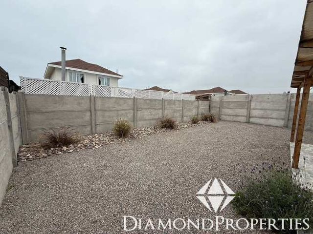 Arriendo casa de un piso en Serena Golf