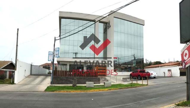 Venta hermosa oficina comercial, La Serena.