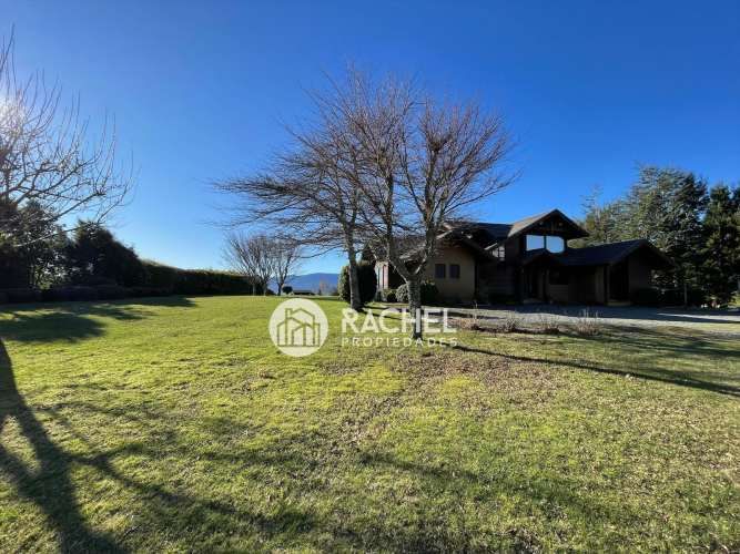 Venta Hermosa casa en Condominio con vistas al Lago y Volcán Villarrica