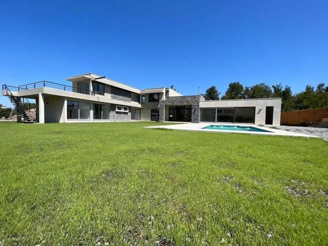 CASA Preciosa casa en Club de Golf Los Lirios