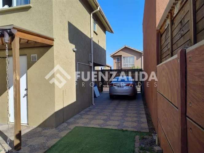 CASA La Capitanía / Camino Padre Hurtado / Los Granaderos