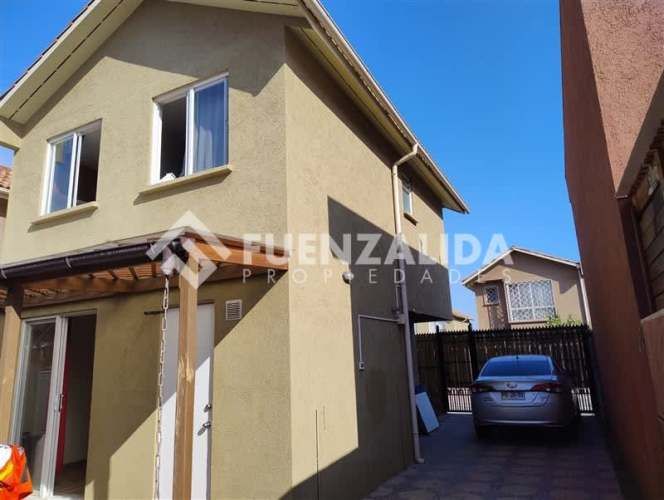 CASA La Capitanía / Camino Padre Hurtado / Los Granaderos