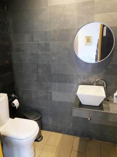 Oficina CERCANA A ESTACIONES METRO P. DE VALDIVIA Y LOS LEONES