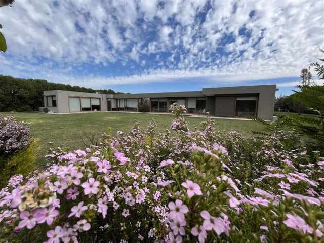 CASA Av. Chicureo condominio Los Nogales