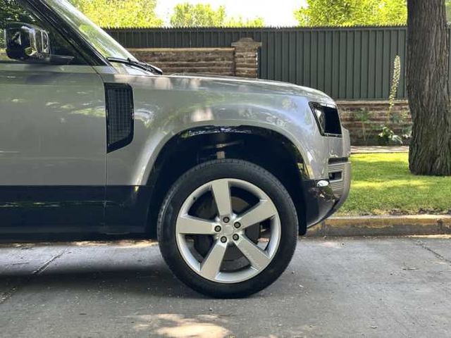 LAND ROVER DEFENDER 2024