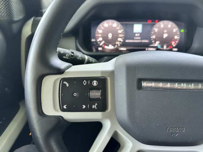 LAND ROVER DEFENDER 2024