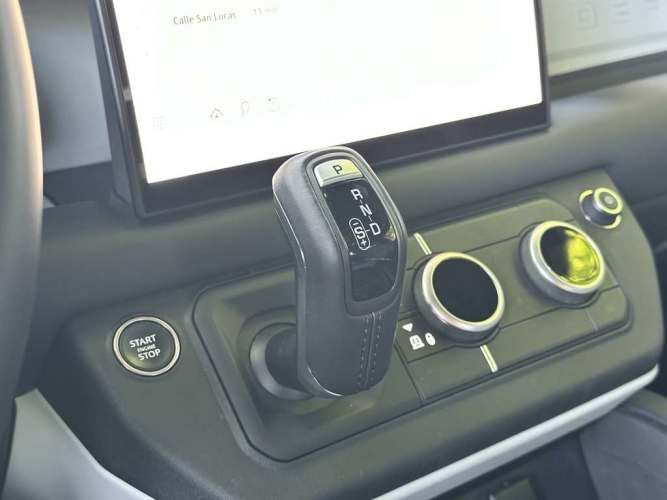 LAND ROVER DEFENDER 2024