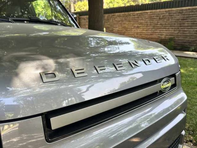 LAND ROVER DEFENDER 2024