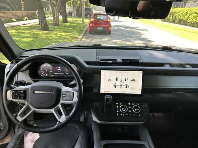 LAND ROVER DEFENDER 2024