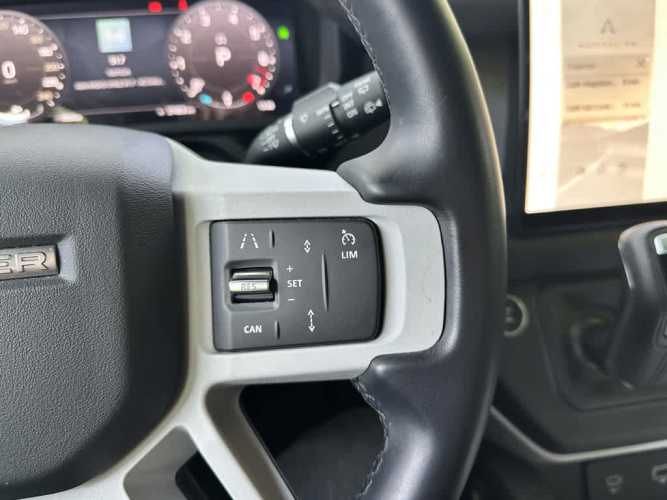 LAND ROVER DEFENDER 2024