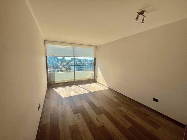 Estupendo como nuevo, con estacionamiento, Orompello Carrera