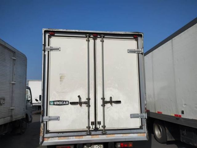 2018 Mitsubishi Fuso Canter 413 2 equipos frio