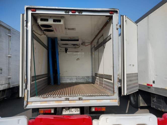 2018 Mitsubishi Fuso Canter 413 2 equipos frio