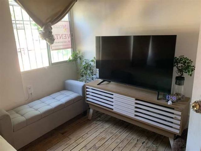 CASA LORD COCHRANE A CUATRO CUADRAS DE AVENIDA MATTA Y METRO RONDIZZONI