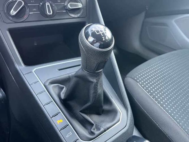 VOLKSWAGEN POLO COMFORTLINE 1.6 MT 2023 ÚNICO DUEÑO