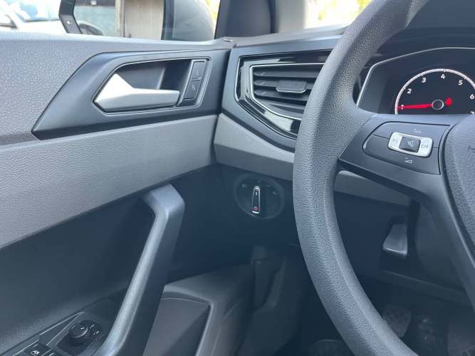 VOLKSWAGEN POLO COMFORTLINE 1.6 MT 2023 ÚNICO DUEÑO