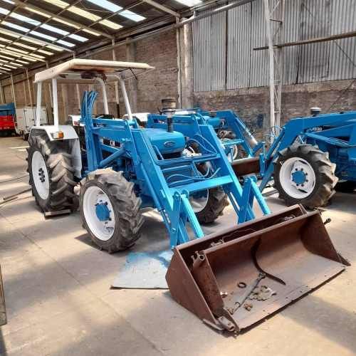 2002 Tractor Ford T3930 Doble tracción, año 2002