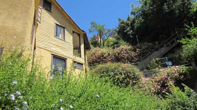 Amplias habitaciones plan Cerro Alegre pasos Plaza Sotomayor