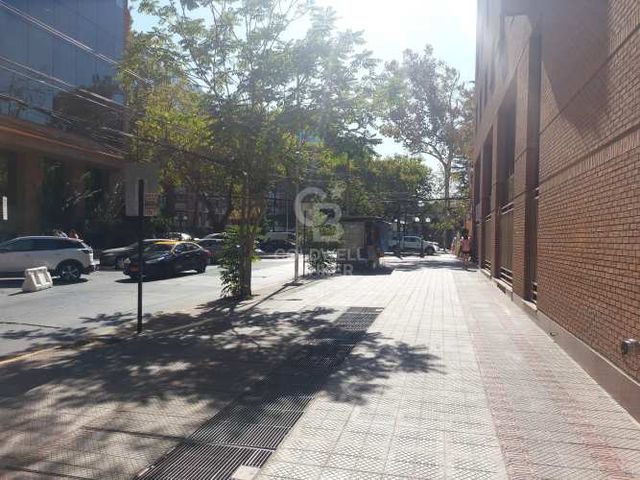 Amplia oficina cercana Metro Pedro de Valdivia