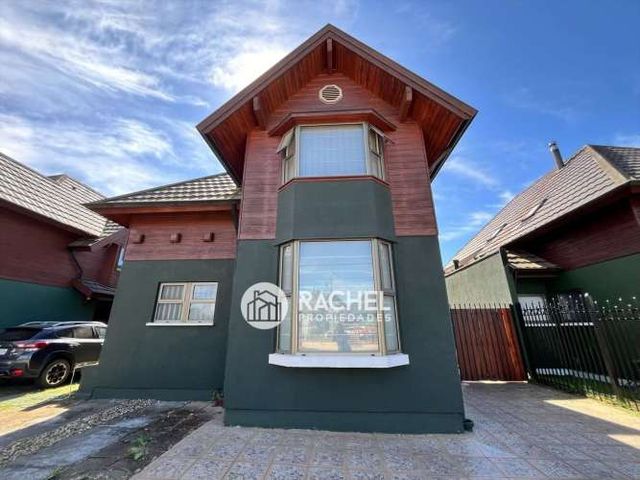 EN VENTA GRAN CASA 4 DORMITORIOS MÁS SERVICIO SECTOR PONIENTE