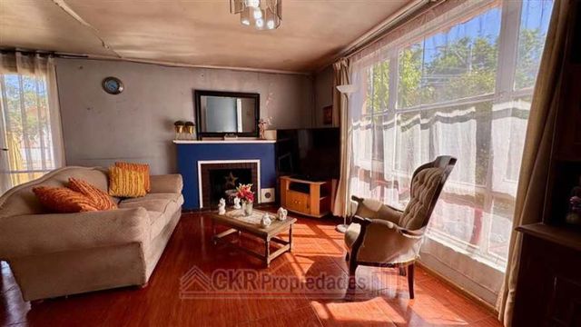 CASA Villa Macul/ Alejandro Galaz