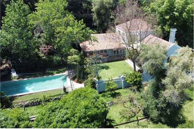 Bella casa y gran jardin la reina,