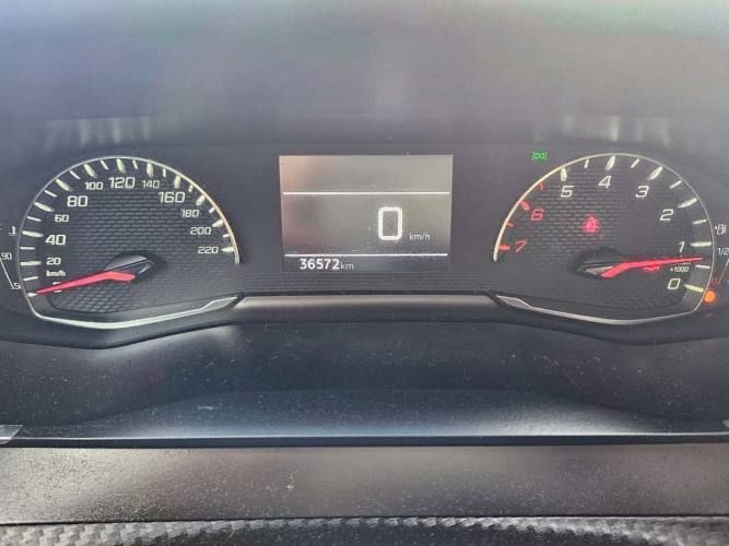 Peugeot 2008 2023 2008 Puretech 130 1.2