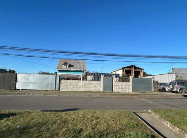 Terreno amplio con casa con una  ubicación estratégica