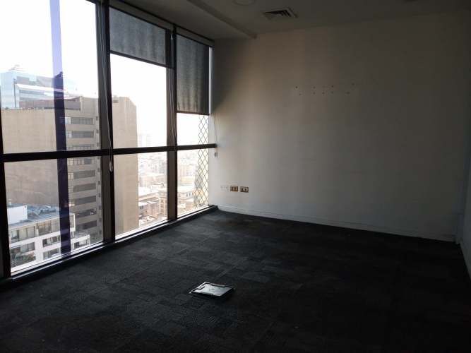 Amplia oficina Barrio Miraflores / Santa Lucia