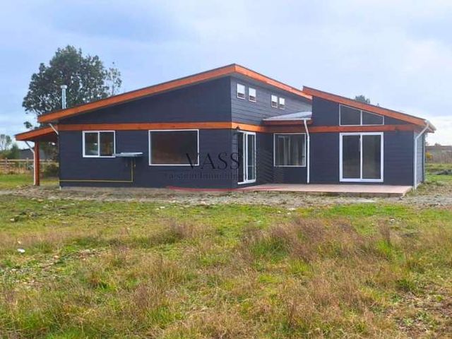 VASS vende parcela con casa de 3D 2B en Club de Campo de Puerto Varas