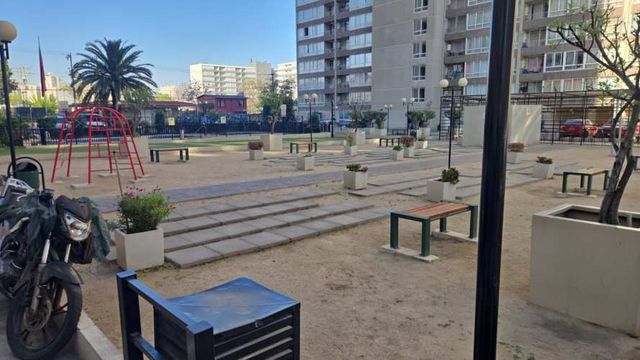 Depto 3D1B con amplia terraza y vista despejada – Quinta Normal, condominio con piscina