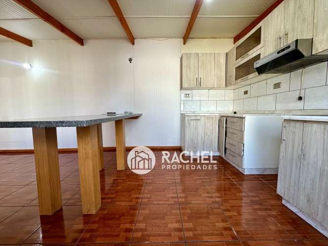 VENTA DE ESPACIOSA CASA DE 4 DORMITORIOS