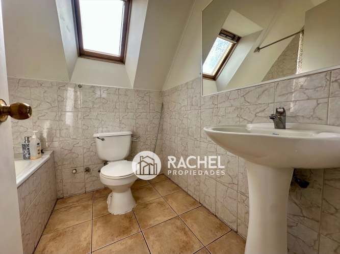 VENTA DE ESPACIOSA CASA DE 4 DORMITORIOS