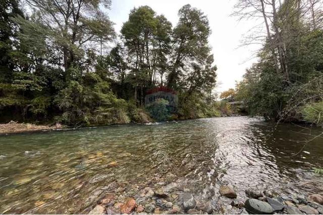 Se vende orilla de rio liucura.