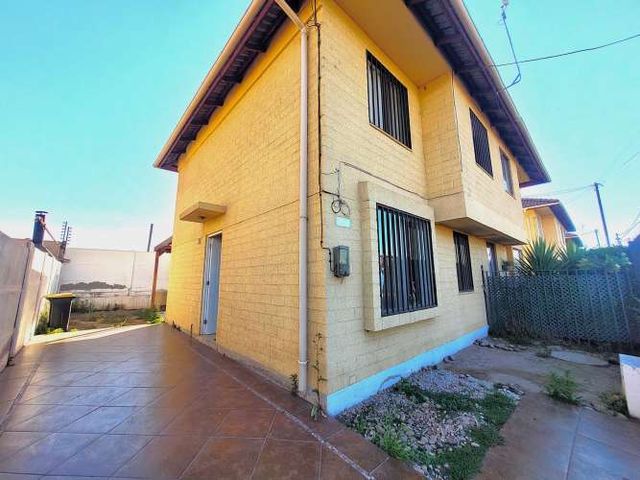 Casa en arriendo, 3 dorm- 2 baños- 2 estac- 1 bo, villa el abrazo