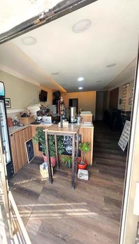 Excelente Flujo - Amplio Local - Grato Ambiente - Buenísima Ubicación