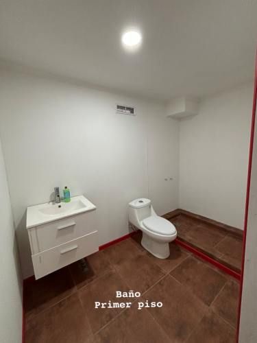 Casa 4D2B con departamento interior 3D1B