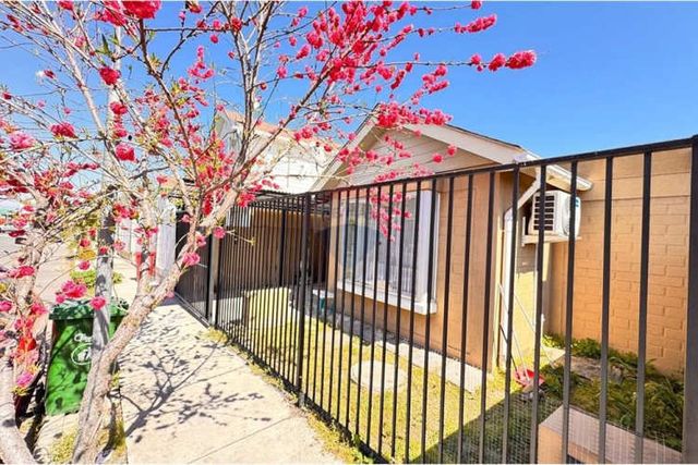 Sólida aislada sector residencial consolidado