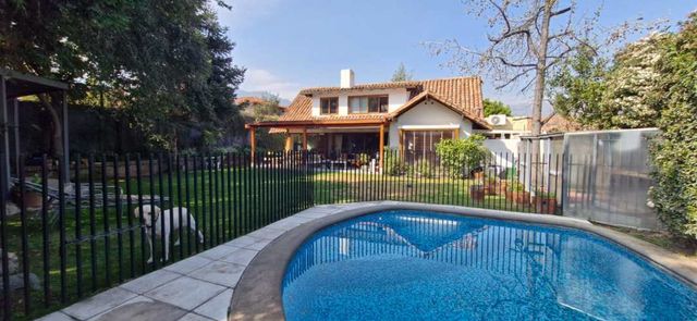 Casa Remodelada Condominio / Valle la Dehesa