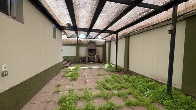 CASA AMPLIA EN INDEPENDENCIA IDEAL FAMILIAR O COMERCIAL