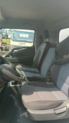 Camión Hyundai EX8 Furgón 2023