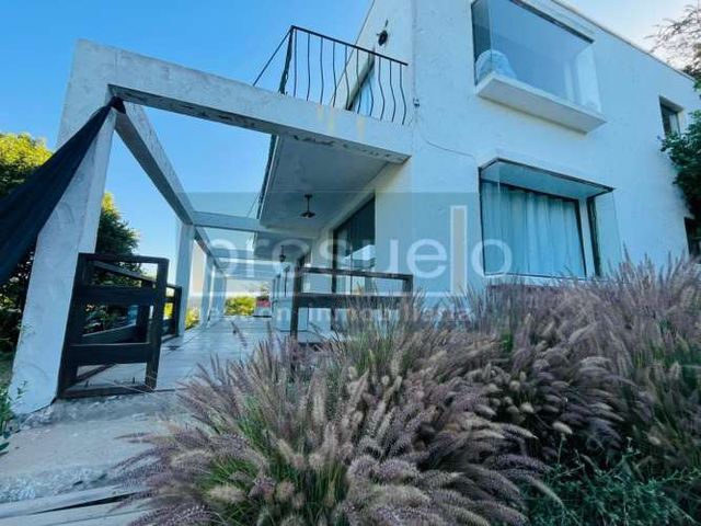 AMPLIA Y HERMOSA CASA EN CONDOMINIO CAMPOMAR IV