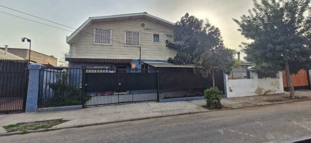 Casa de 2 pisos regularizada