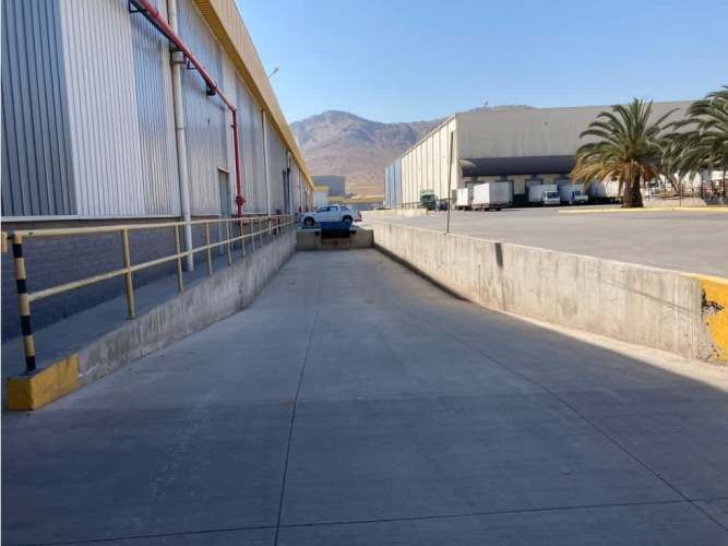 Arriendo bodega de 763 m2 en Parque Industrial de Quilicura.