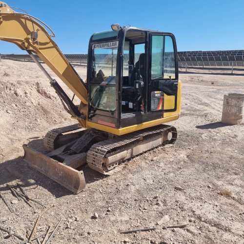 Excavadora Caterpillar 305.5 E2 (6 toneladas)