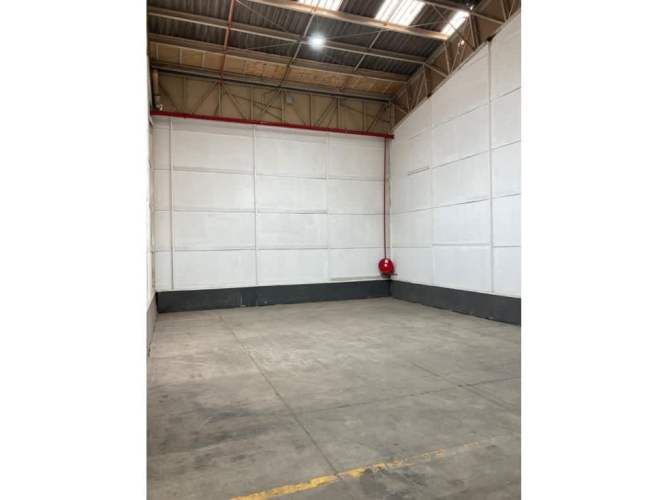 Arriendo bodega de 110,5 m2 en Parque Industrial, Quilicura.
