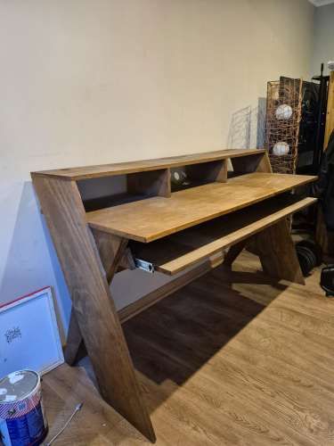 Mueble para Home Studio CZ150 – tono roble (usado)